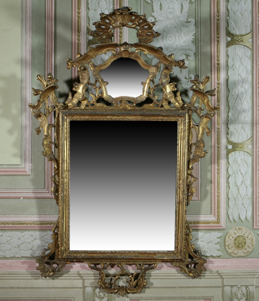 Specchiera dorata e scolpita in stile veneziano del '700, vecchia lavorazione (Manifattura Veneziana Della Prima Meta' Del XX Secolo )