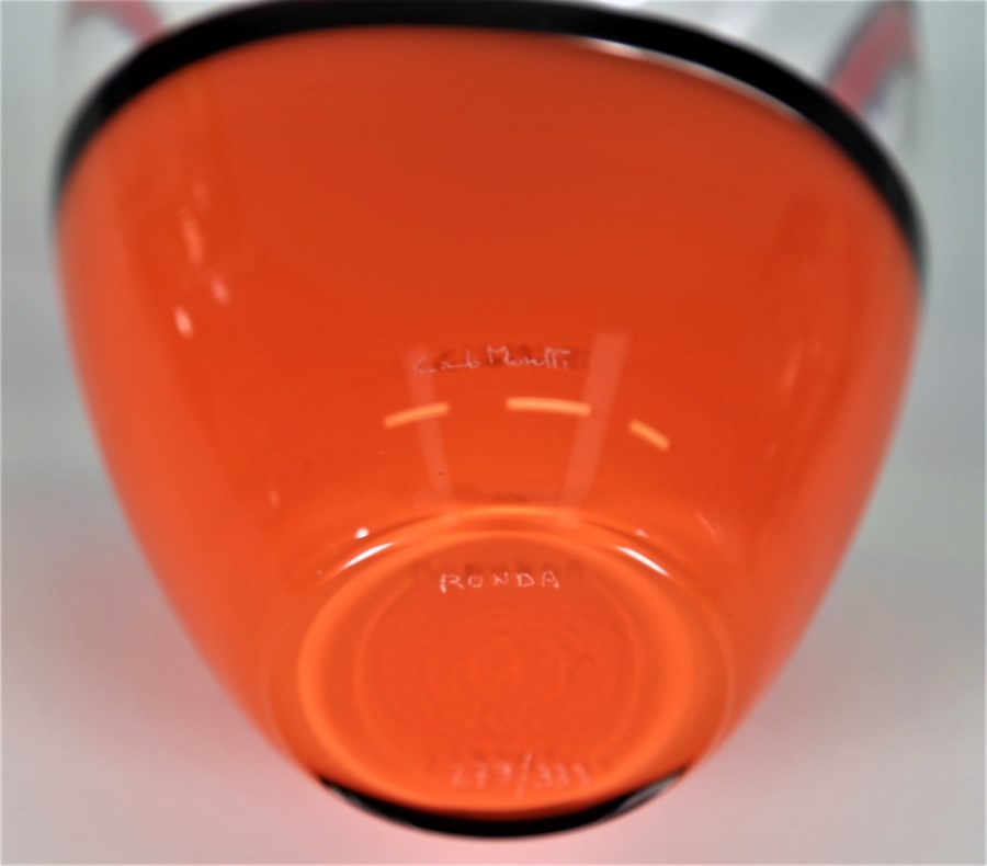 Vaso in vetro trasparente a fasce nei colori arancio corallo e nero, Ronda  serie limitata 279/333. Firma modello e tiratura alla base