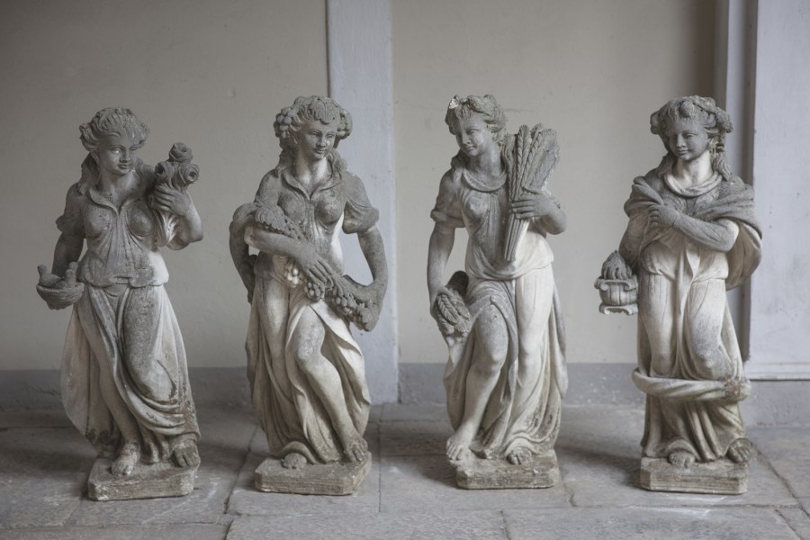 Four Vicenza stone sculptures representing the four seasons. (Manifattura Italiana  )