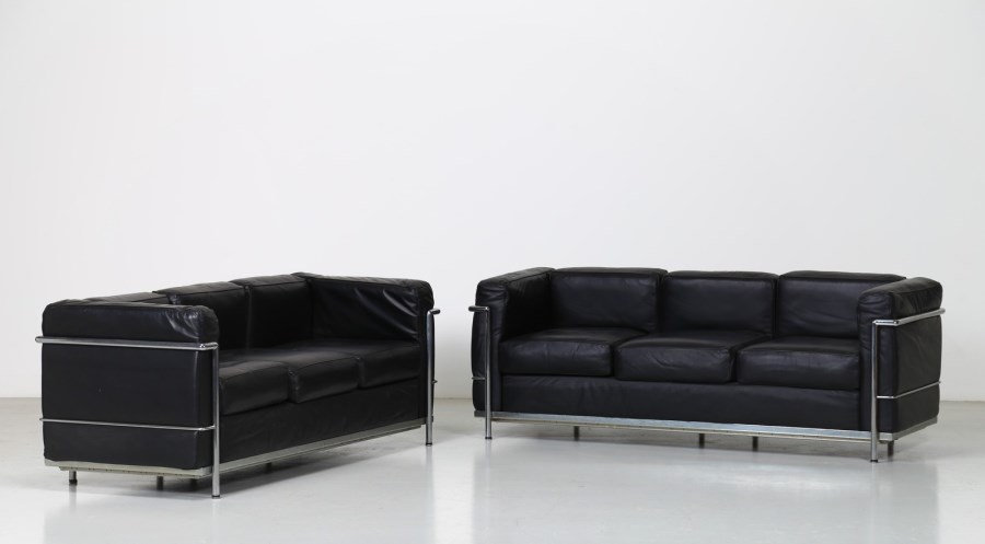 Due divani LC3, metallo cromato e pelle, per Cassina I Maestri anni 70
 (Charles- Edouard Janneret-gris Detto Le Corbusier )