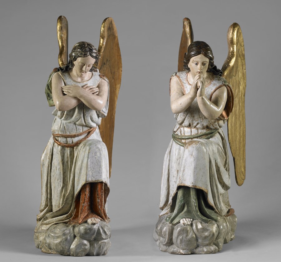 Coppia di angeli in legno scolpito e dipinto.  ( Manifattura Del XVII Secolo)