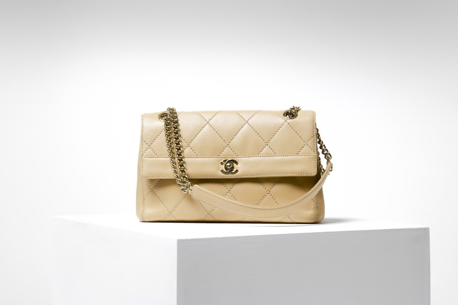 Classic bag. (Chanel )