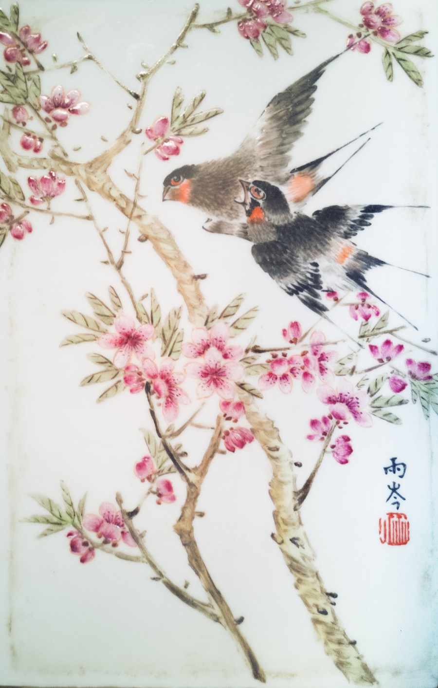 A small porcelain plaque enamelled with birds on blossoming branches and inscription
China, early 20th century  (Arte Cinese )