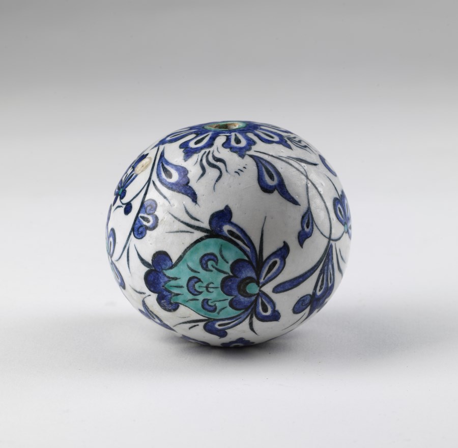 An Iznik or later egg shaped pottery hanging ornament 
Ottoman Turkey, first half 16th century or later  (Arte Islamica )