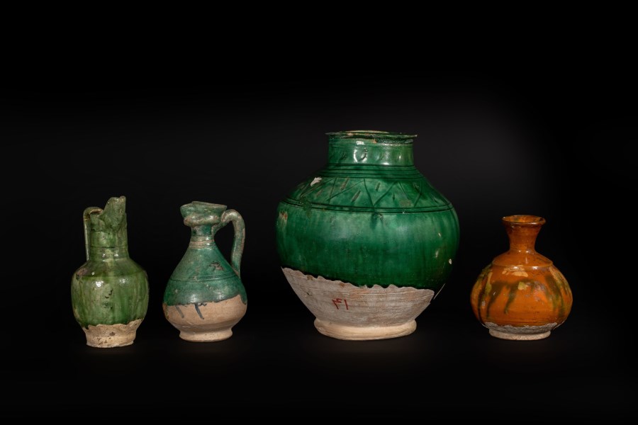 A group of four pottery items
Iran, Kashan or Amol and/or Spain, 13th-19th century (?) (Arte Islamica )