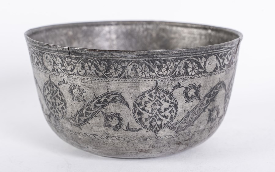 A tinned copper bowl engraved with split palmettes and saz leaves 
Safavid Iran or Ottoman Turkey, 17th century  (Arte Islamica )