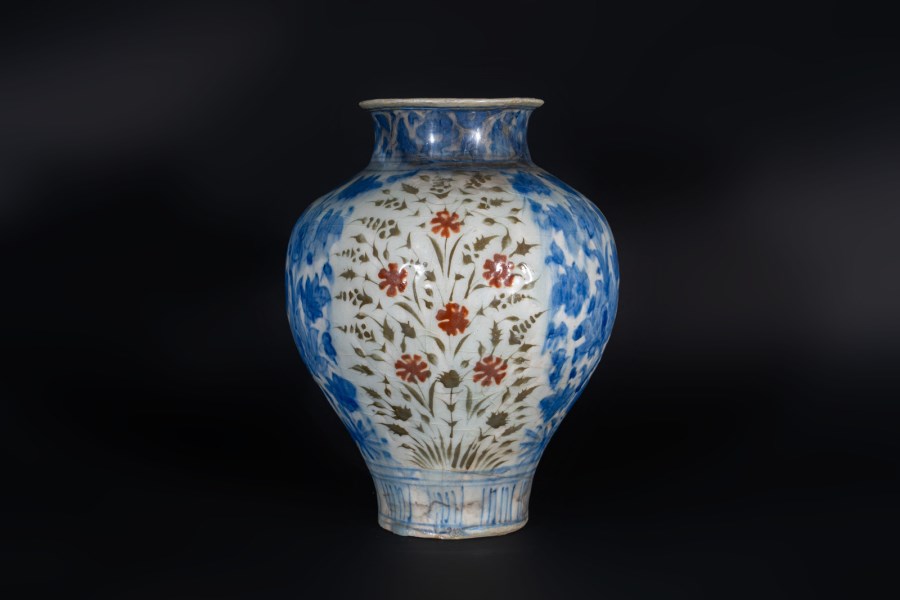 A Safavid Kirman pottery vase 
Iran, 17th century  (Arte Islamica )