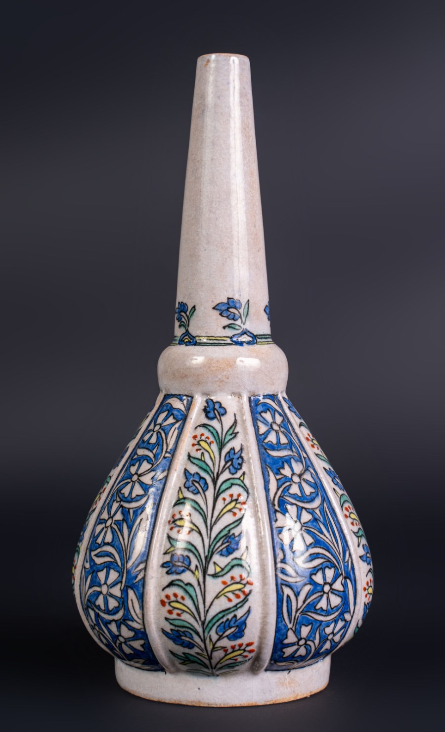 A Kutahya style pottery rose water sprinkler bearing a mark at the base 
Europe, 19th century  (Arte Islamica )