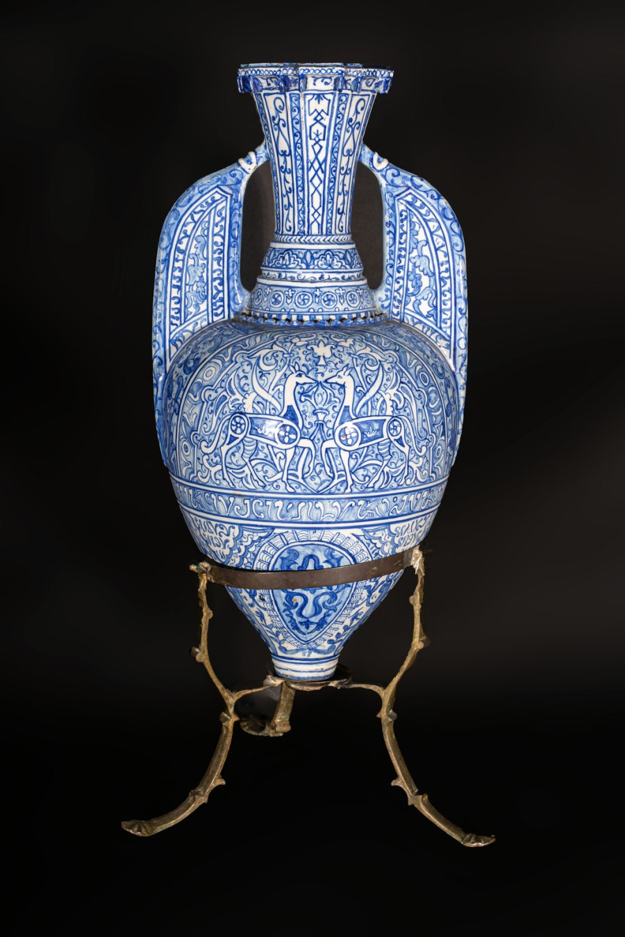 An Alhambra style pottery winged vase 
Europe, 20th century  (Arte Islamica )