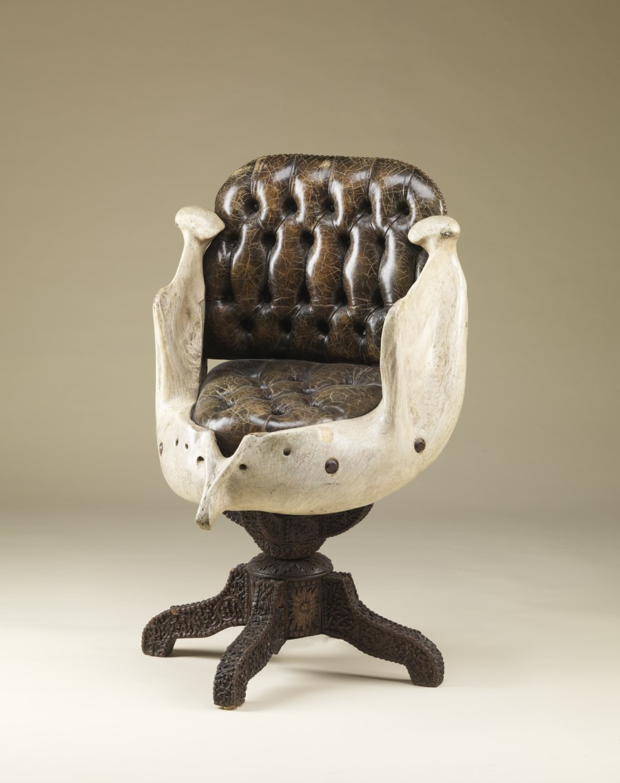 A swivel armchair with elephant jaw 
England, 19th century  (. )