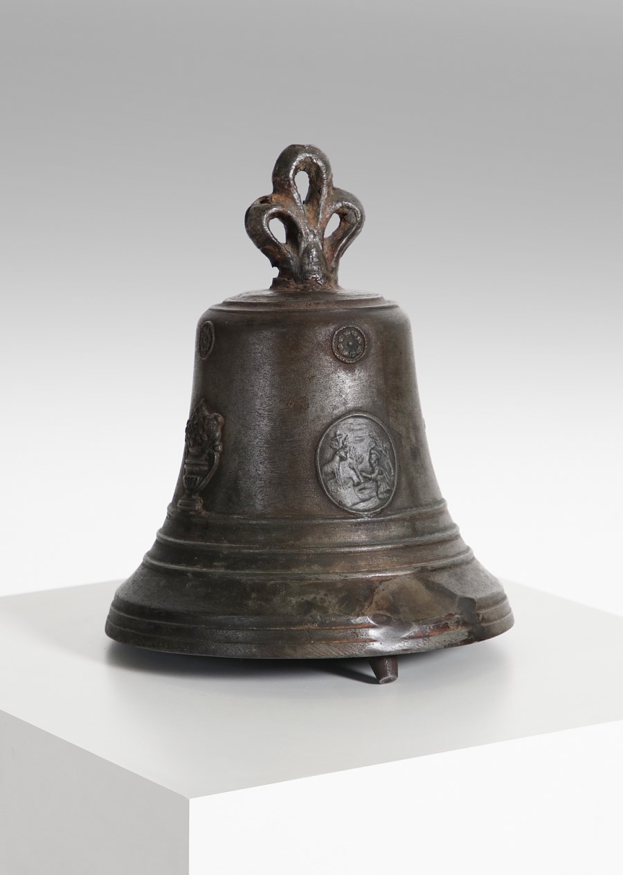 Bronze bell with scene of the conversion of Saint Eustace. ( Manifattura Del XVIII Secolo)