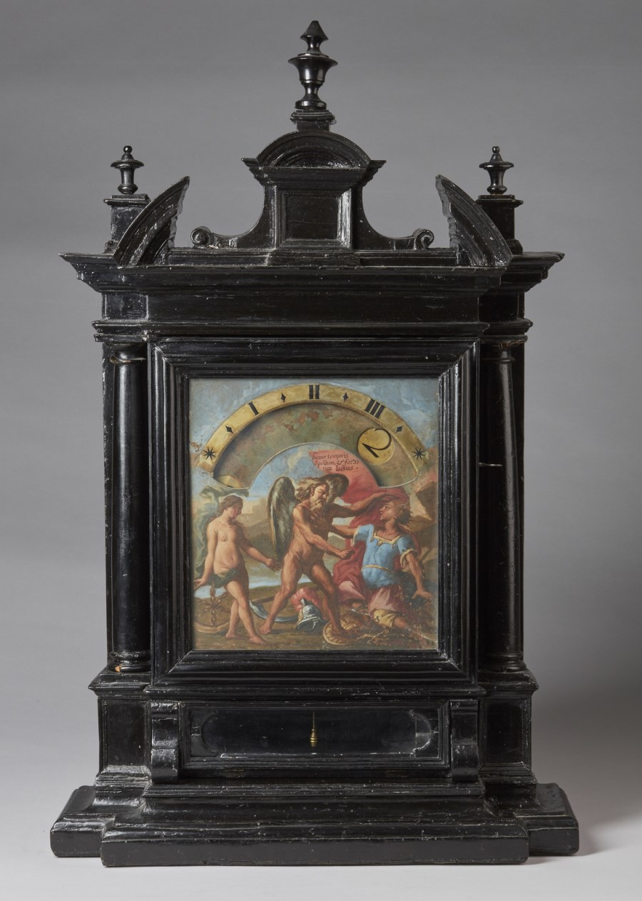 Orologio notturno in legno ebanizzato con quadrante dipinto con Allegoria del Tempo. (Manifattura Romana Del XVII Secolo )