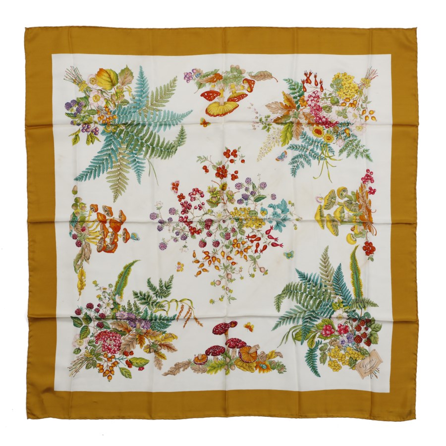 Silk foulard with floral print and mustard-colored edges. Accesories collection, 80's. (Gucci )