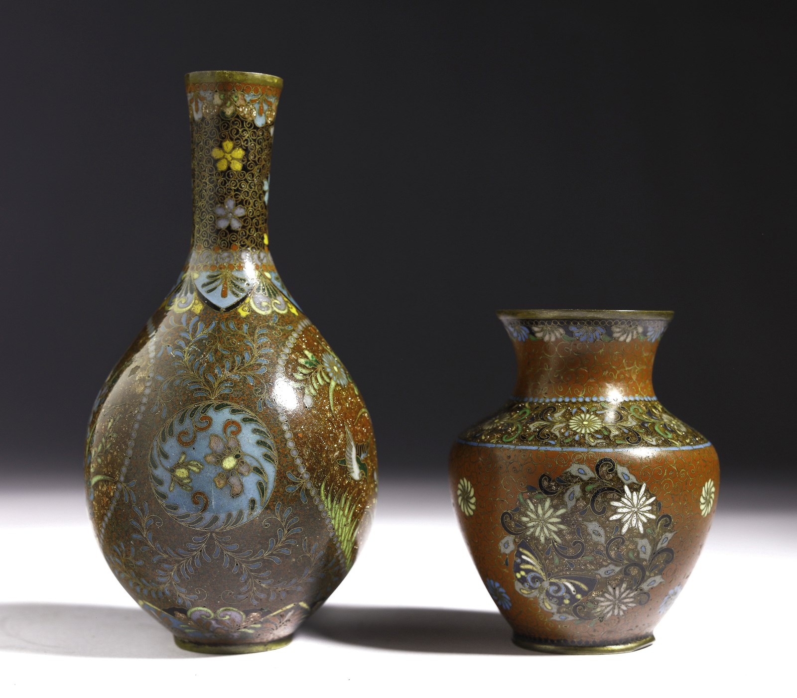 Due piccoli vasi cloisonné Giappone, periodo Meiji, XIX secolo