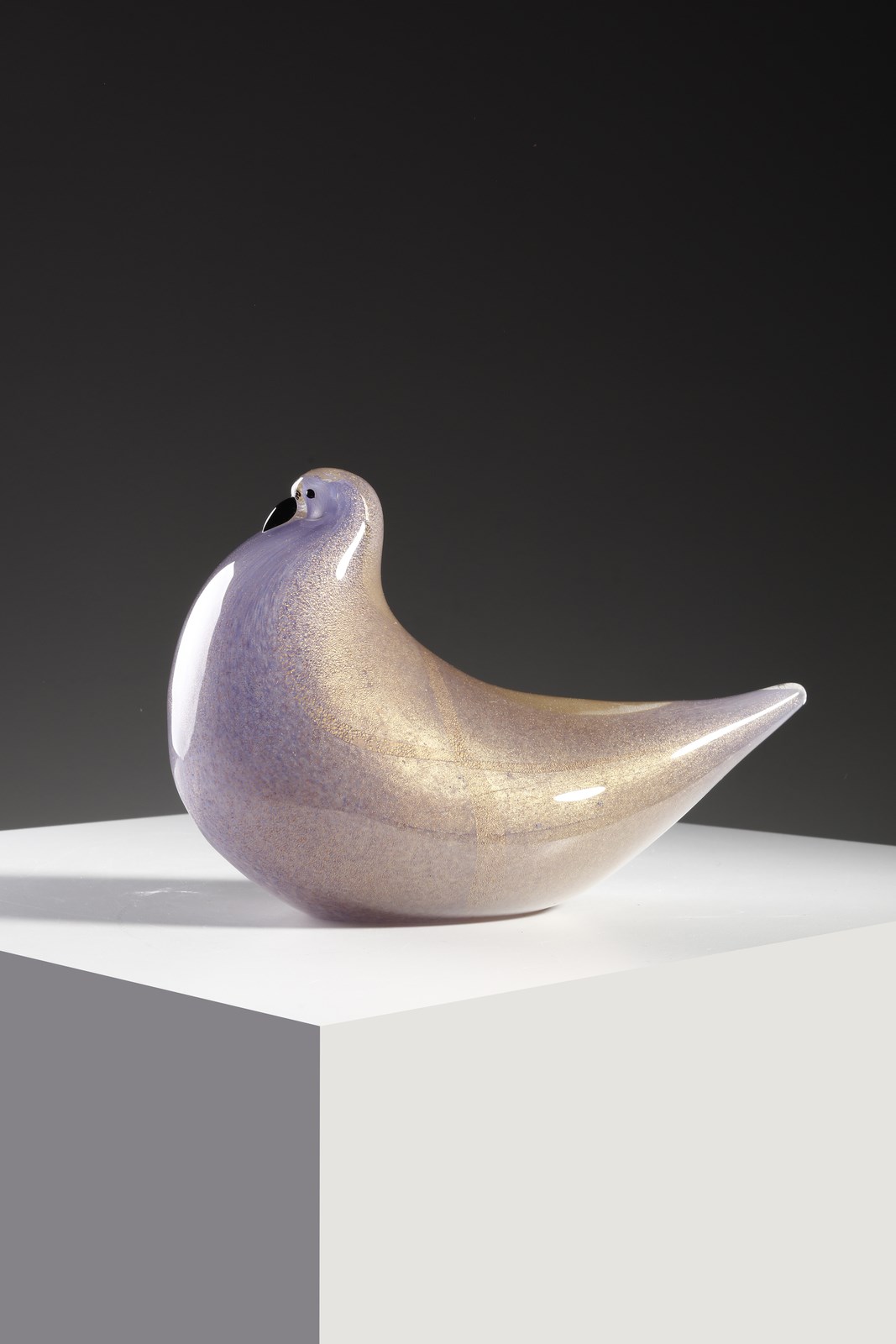 Dove in amethyst glass decorated with gold leaf (Barovier & Toso )