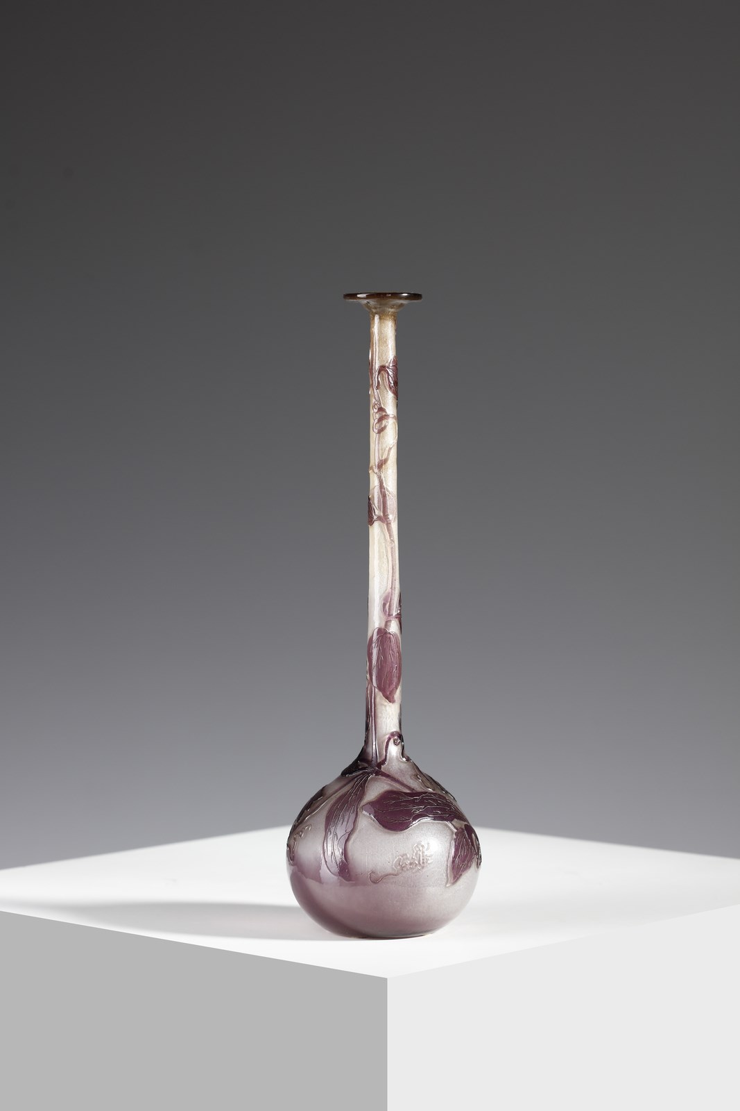 Soliflore bulb vase in double glass, with vegetable decoration in shades of violet, finely etched with acid on a pink background ( Gallé)