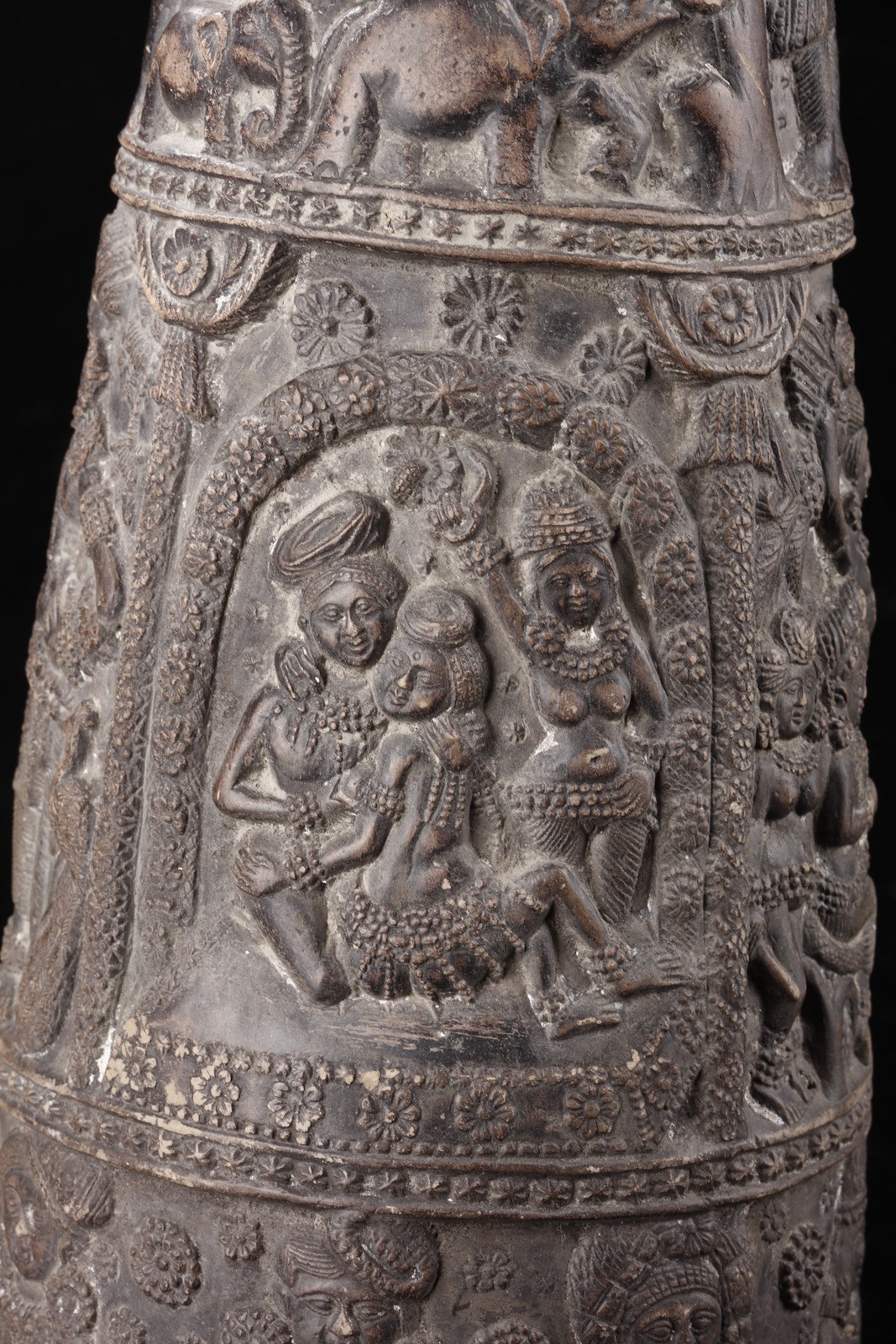 A large Chandraketugarh terracotta vase India, West Bengal, Shunga period,  1st century b.C.- 1st century AD