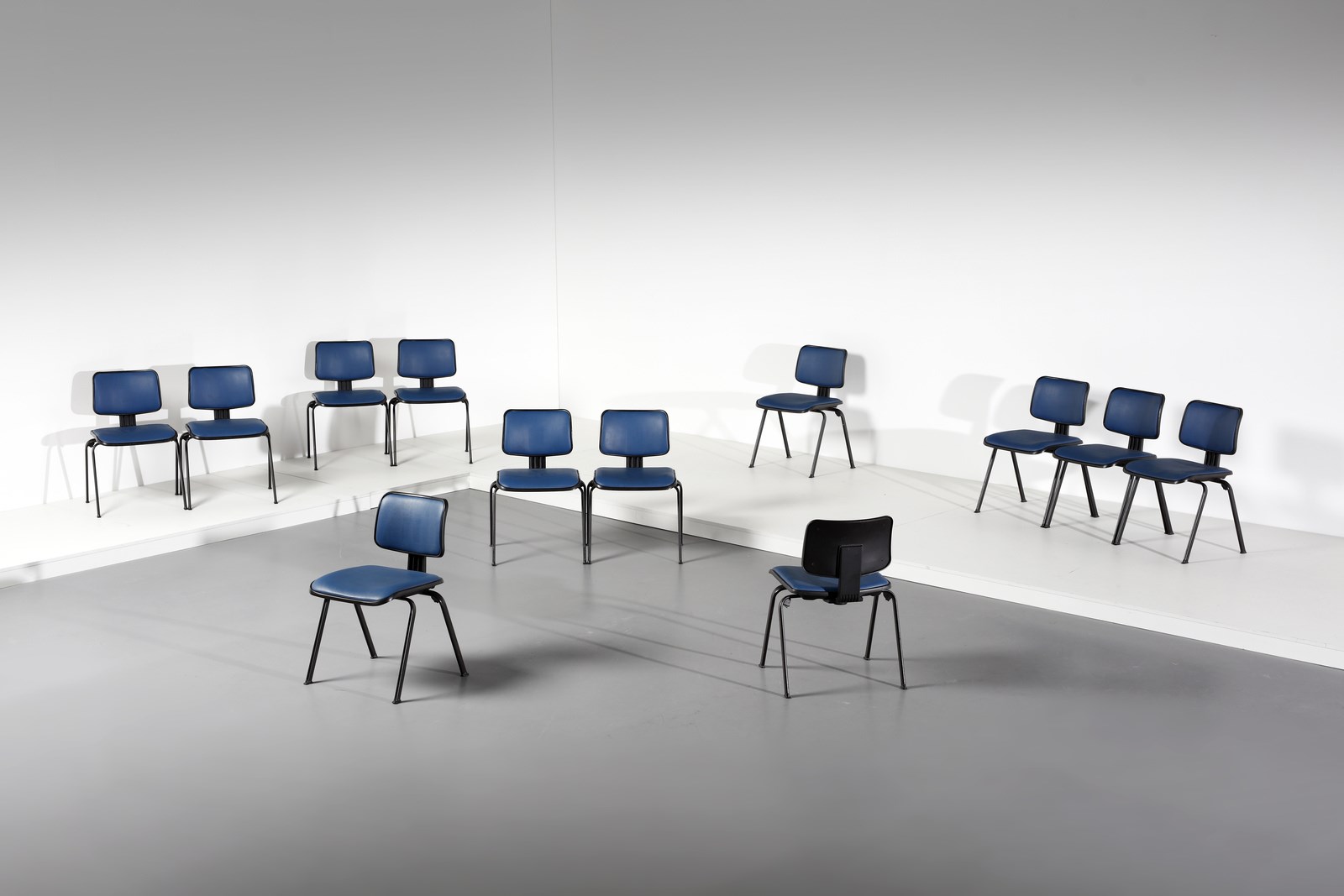 Dodici sedie Edys della serie Olivetti Synthesis ( Ettore Sottsass & Hans Von Klier)