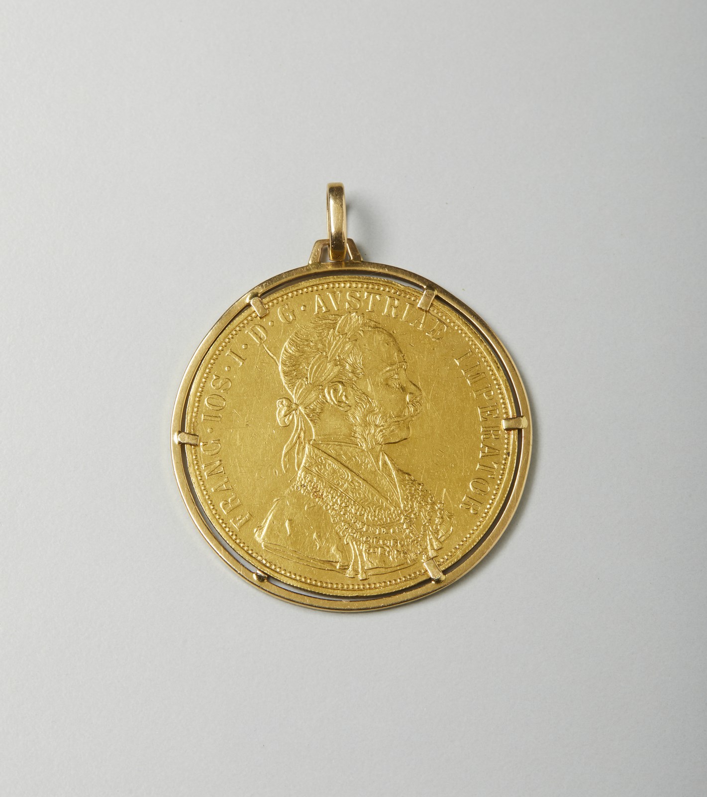 Moneta 4 ducati d'oro. 1915 
Raffigurante Francesco Giuseppe I d'Austria.  (. )
