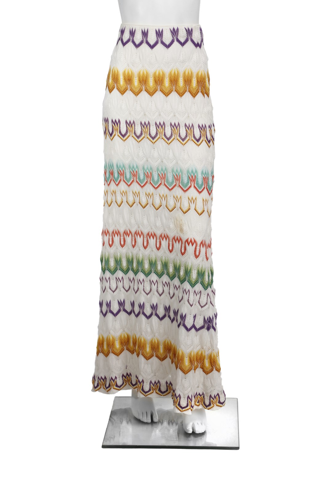 Long knitted skirt.  white background on multicolored pattern, no pockets, unlined interior. Size IT 46. (Missoni )