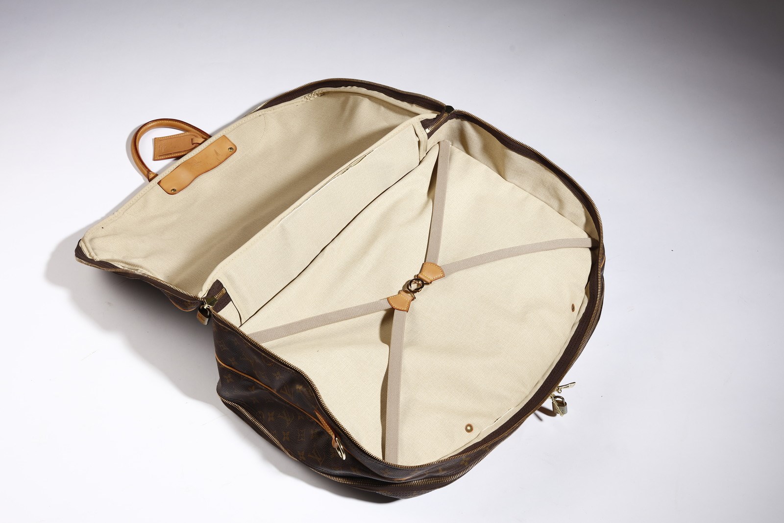 Sold at Auction: LOUIS VUITTON 'DEUVILLE' MONOGRAM TRAVEL BAG