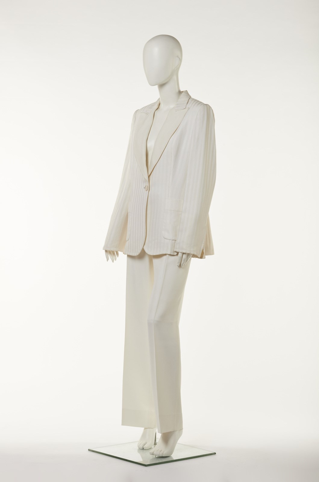 Tailleur bianco, giacca e pantalone. (Gianfranco Ferre')