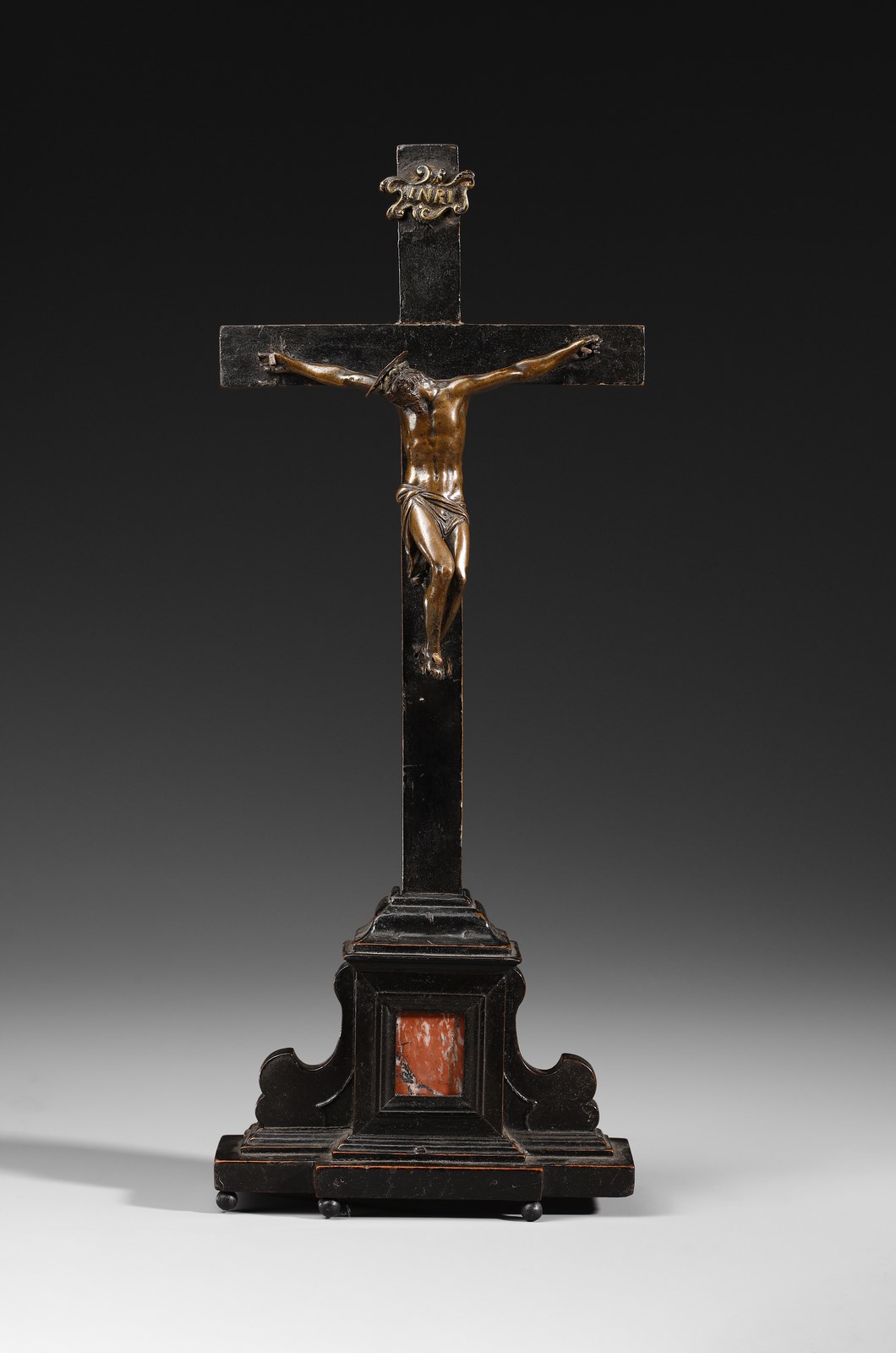 Crocifisso in bronzo patinato, croce in legno con inserto in pietra dura ( Scultore Fiorentino Del XVII Secolo)