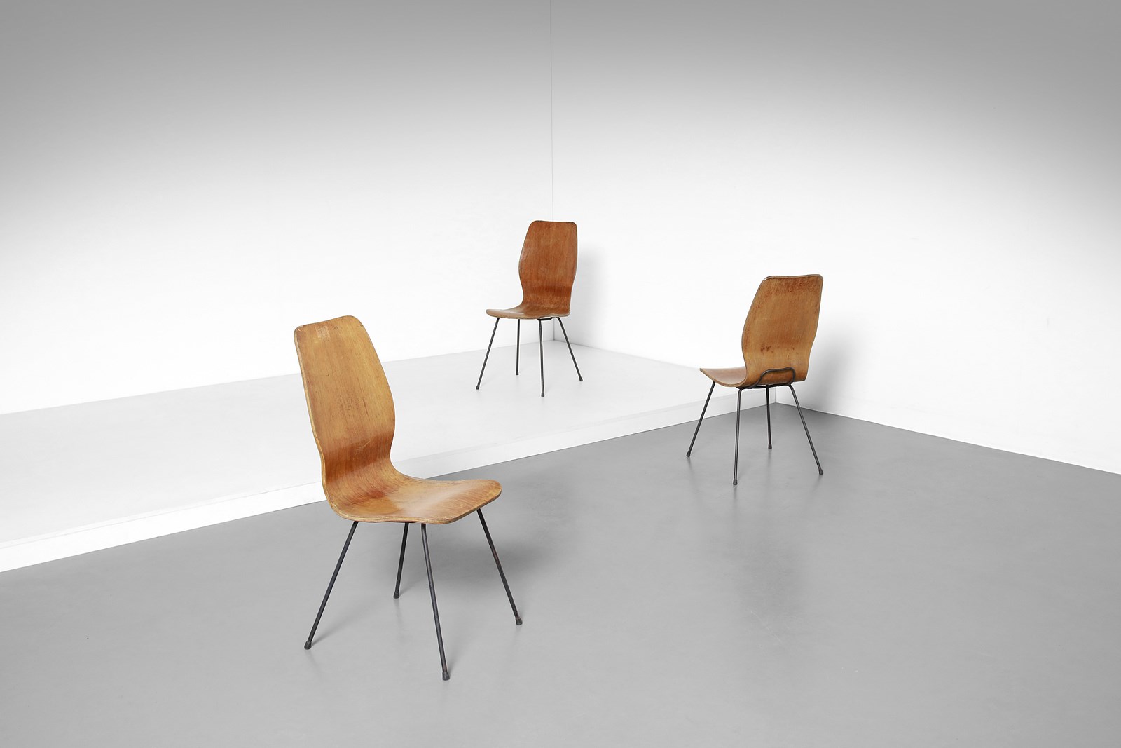 Tre sedie  (Eugenia Alberti Reggio)