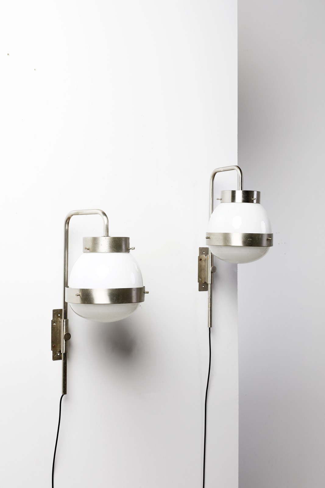Coppia di lampada da parete Delta per Artemide (Sergio Mazza)