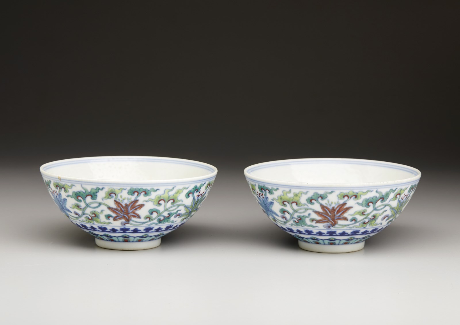Coppia di tazze in porcellana doucai
Cina, dinastia Qing, XIX secolo  (Arte Cinese )