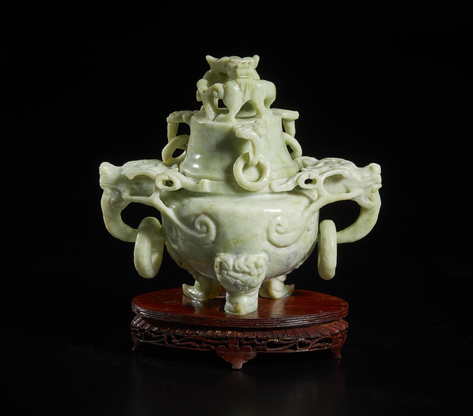 Vaso in giada verde. 
Cina, XX secolo (Arte Cinese )