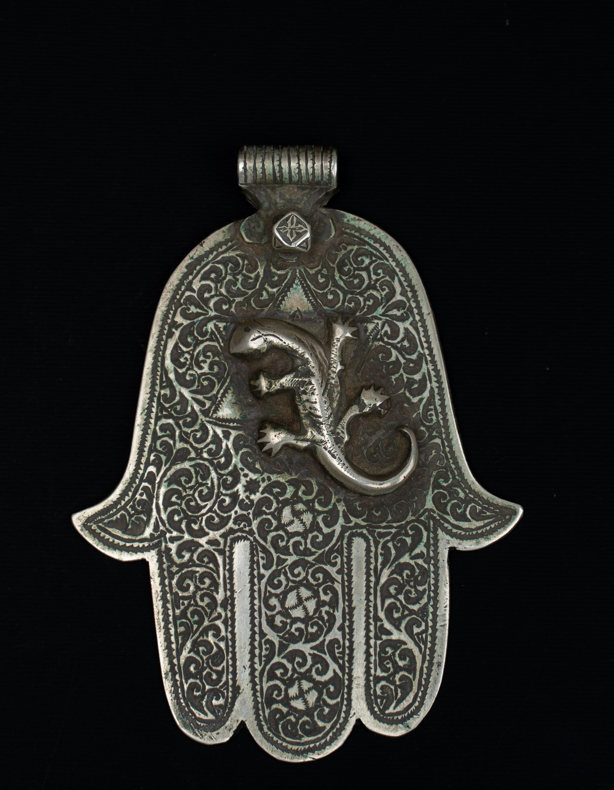 Morocco, Essaouira. Hand of Fatima with salamander. Silver. | Arte