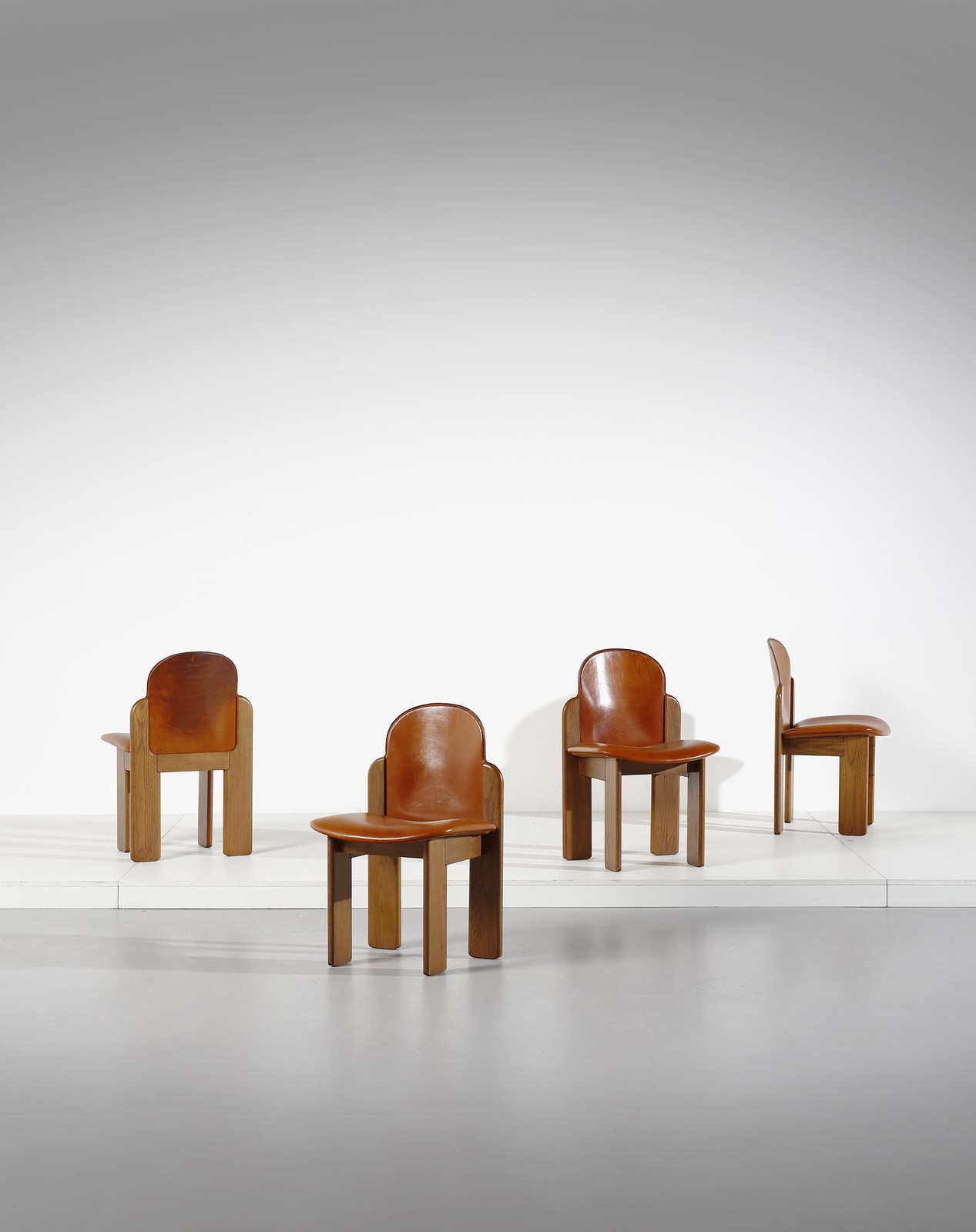 Four chairs for Bernini (Gianfranco Frattini)