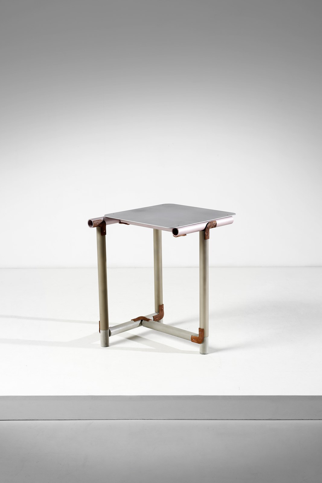 Low table (Studio Minale-maeda )