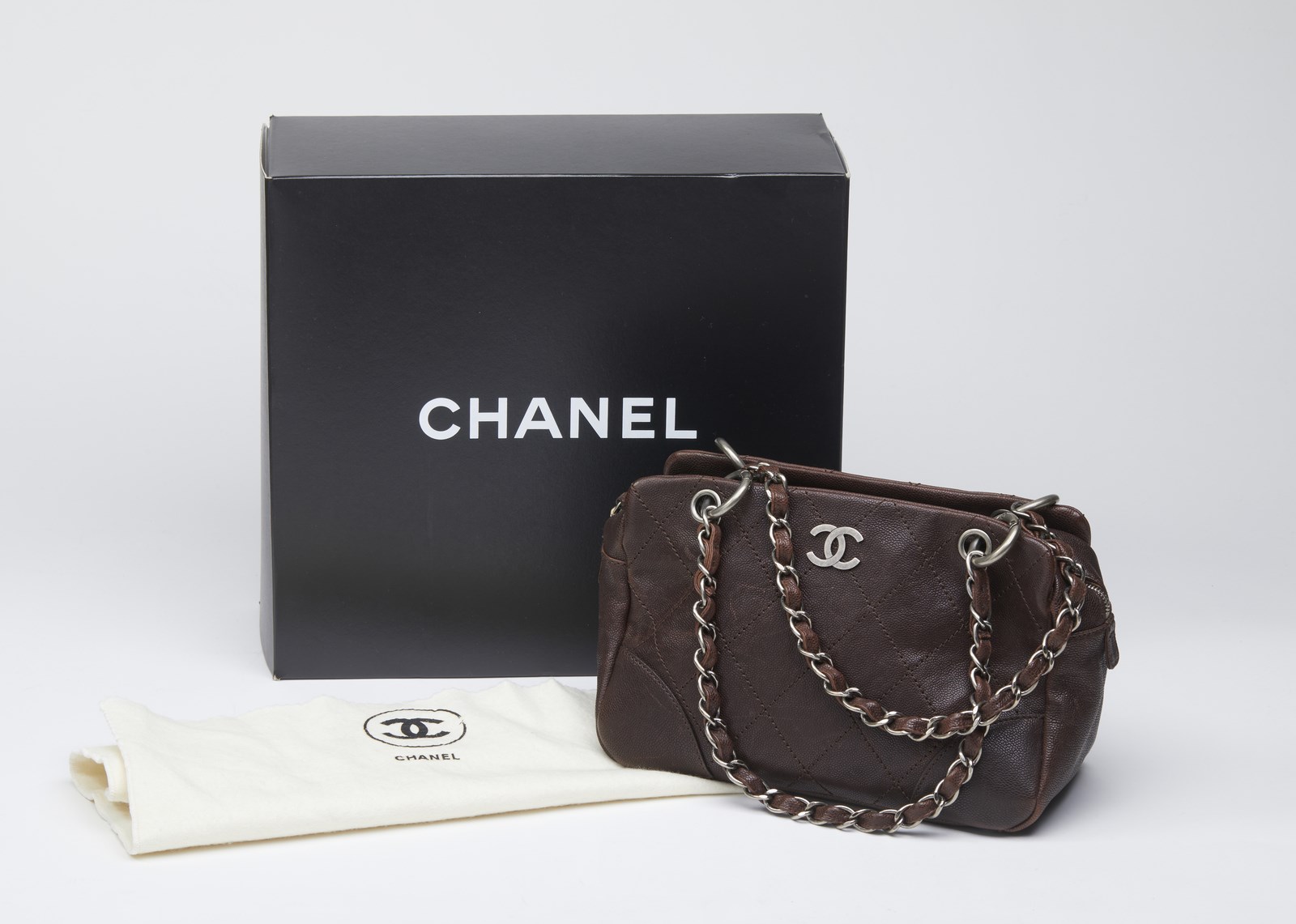 Chanell CC brown caviar Outdoor ligne shoulder bag. (Chanel )