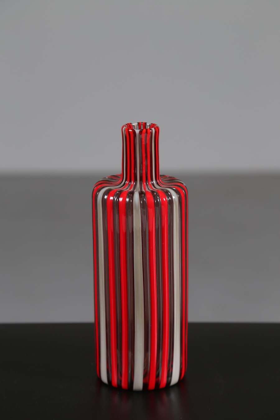 Bottiglia in vetro di murano a canne verticali (Paolo Venini)