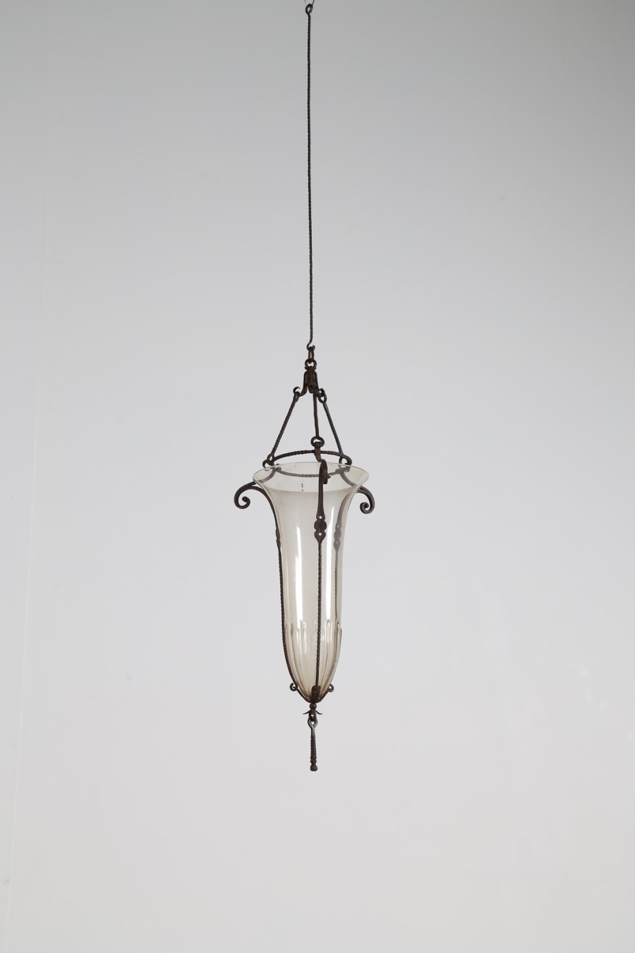 Attrib. Lampadario in ferro battuto e vetro soffiato, anni 30 (Umberto Bellotto & Cappellin Murano )